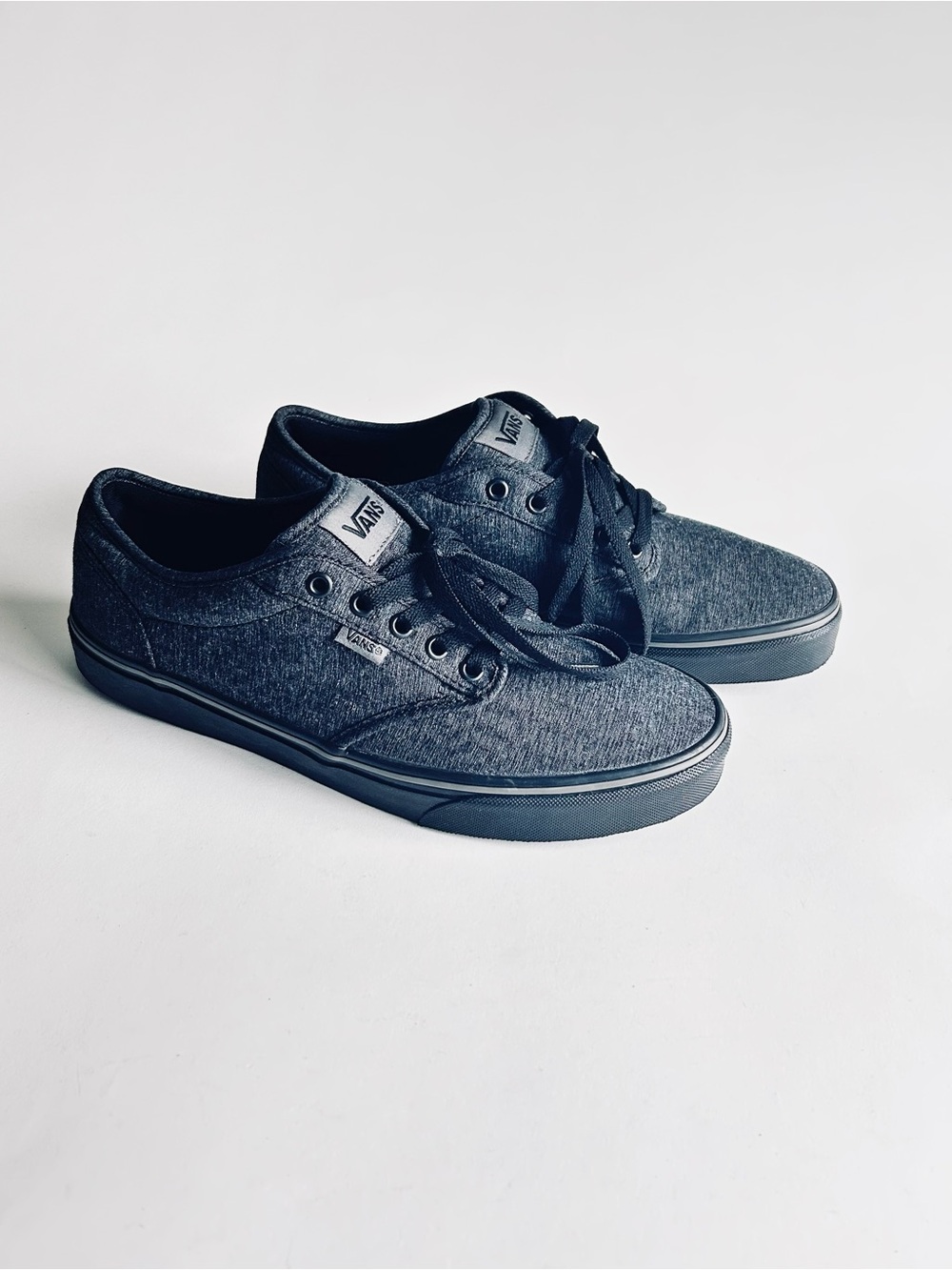 New Men’s Vans Gray Textile Black Rubber Outsole Low Top Sneakers size 10
